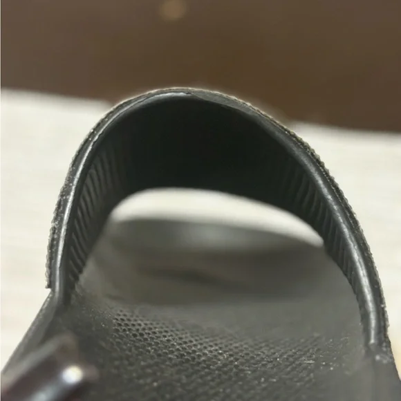 Cute and comfortable never worn Fashion Nova slides size 7 - Picture 5 of 6